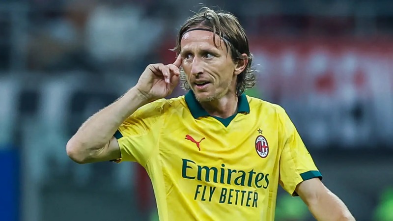 Luka Modric បានទិញ iPhone ឱ្យពួកយើងទាំងអស់គ្នា!