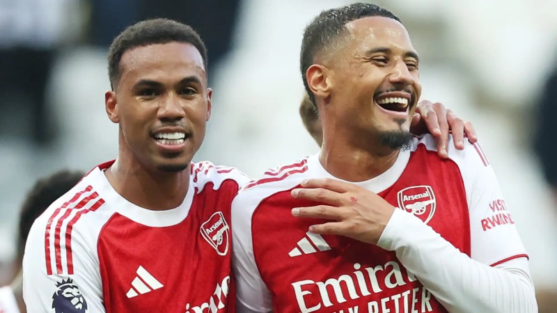 Arsenal បានតាមស្មើ កំណត់ត្រា ១០០ ប្រកួតមិនរបូតគ្រាប់បាល់ ៣ គ្រាប់ ក្នុងមួយប្រកួត របស់ Manchester United