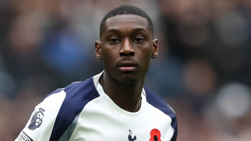 Randal Kolo Muani ត្រៀមវិលត្រឡប់មកប្រកួត North London Derby វិញ ដោយមានពាក់ម៉ាស់