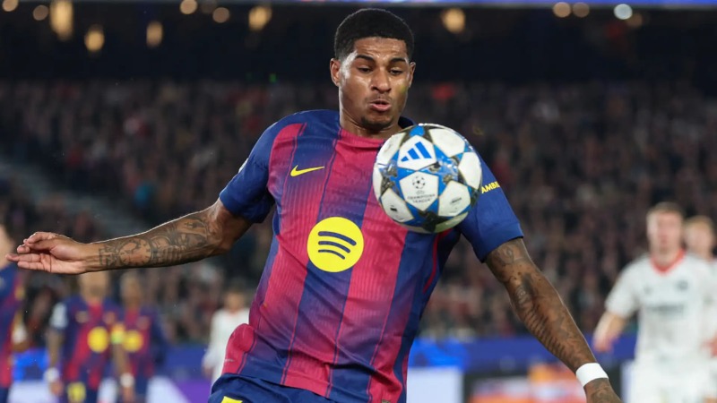 Hansi Flick សរសើរ Marcus Rashford ថាជាកីឡាករ 'ផ្លាស់ប្តូរការប្រកួត' ជួយ Barcelona ឱ្យឈ្នះ Champions League