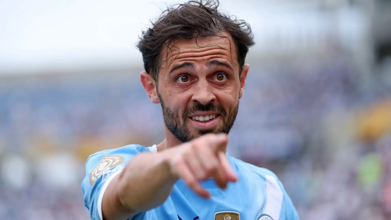 Bernardo Silva ព្រមានថា តារា Man City នឹងត្រូវ 'បណ្តេញចេញ' បើមិនឈ្នះពាននៅរដូវកាលនេះ