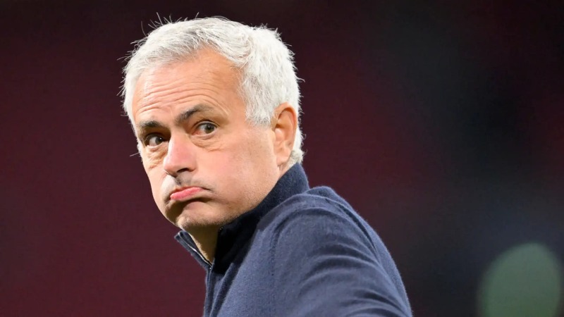 ប្រធានក្លិប Napoli លោក Aurelio De Laurentiis ការពារ Jose Mourinho ថា ជាជនរងគ្រោះនៃ 'ការច្រណែន' របស់អឺរ៉ុប