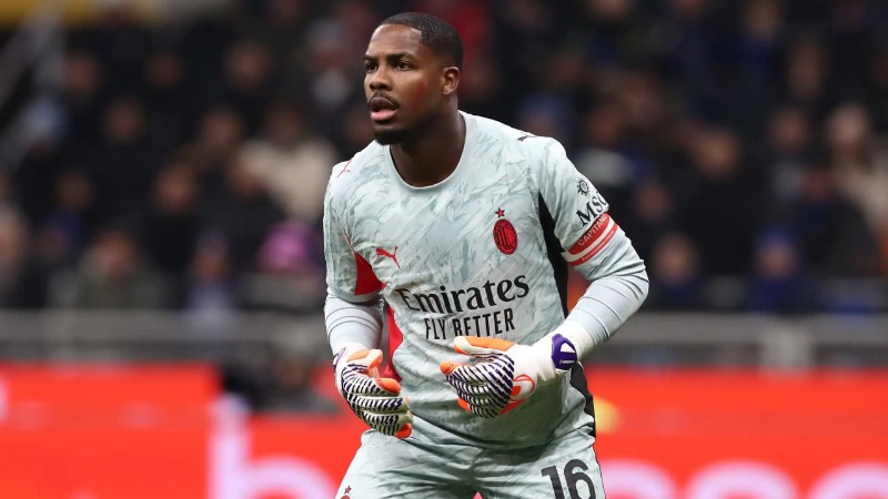 AC Milan នឹងចរចាកុងត្រាថ្មីជាមួយ Mike Maignan បើទោះជាមានការចាប់អារម្មណ៍ពី Chelsea & Juventus ក៏ដោយ