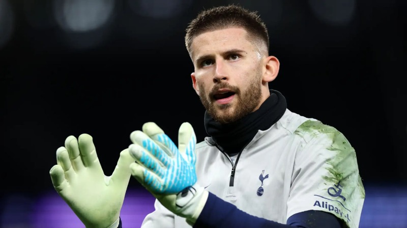 Tottenham សម្រេចចិត្តលើអនាគតរបស់ Guglielmo Vicario មុនទីផ្សារខែមករា