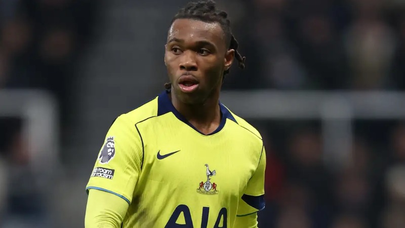 ខ្សែការពាររបស់ Tottenham Hotspur គឺ Destiny Udogie បានជួបប្រទះហេតុការណ៍ដ៏គួរឱ្យភ្ញាក់ផ្អើលនៅក្រៅទីលាន បន្ទាប់ពីរថយន្តតម្លៃប្រហែល £150,000 ម៉ាក Range Rover របស់គាត់ ត្រូវបានចោរលួចវៃបំបែក