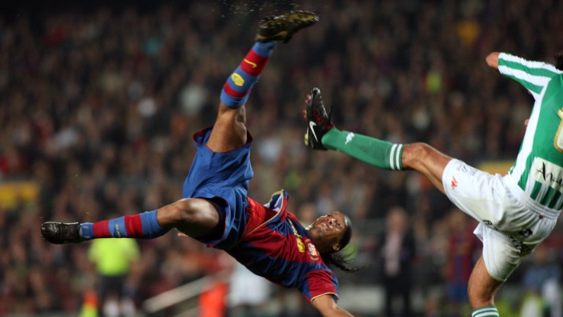 សេចក្តីស្រលាញ់មិនរលាយ  Ronaldinho នឹកចាំថ្ងៃអស្ចារ្យជាមួយ Barcelona នៅ Camp Nou