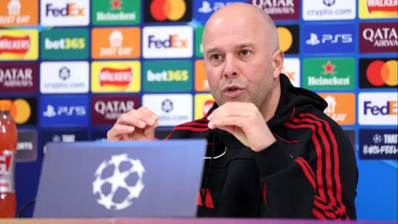 ការលើកឡើងរបស់ Arne Slot ថា PSG មានផ្នែកជួយឲ្យ Liverpool ឈ្នះ Premier League រដូវកាលមុន បានធ្វើឲ្យអ្នកគាំទ្រមិនពេញចិត្តយ៉ាងខ្លាំង ហើយអ្នកគាំទ្រជាច្រើនមានការរិះគន់ថា វាជាការមិនគោរពចំពោះការខិតខំរបស់ក្រុម និងកីឡាករ