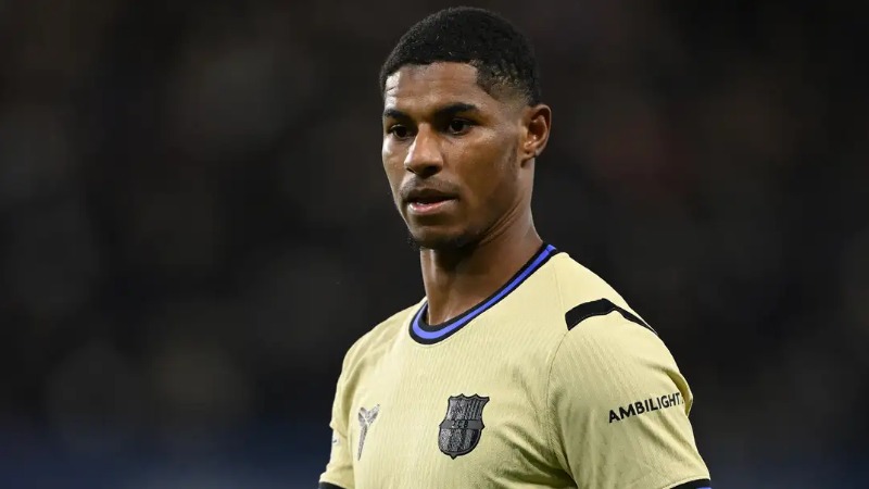 Michael Carrick មានបំណងចង់នាំ Marcus Rashford ត្រឡប់មក Manchester United វិញ នៅរដូវកាលក្រោយ ប៉ុន្តែការត្រឡប់មក Old Trafford ប៉ុន្ដែបច្ចុប្បន្ន Barcelona ជាអ្នកកាន់អំណាចសំខាន់បំផុតលើកីឡាកររូបនេះ