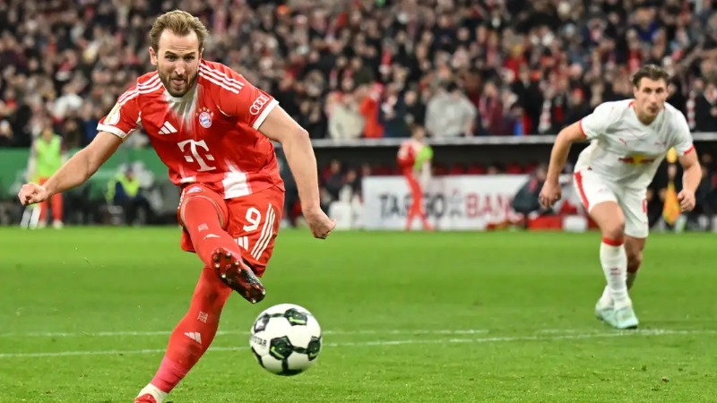 Harry Kane បន្តដំណើរប្រមាញ់ពានថ្មី! បាល់ពិន័យសំខាន់ជួយ Bayern Munich ឡើងវគ្គ DFB-Pokal semi-finals ក្រោយឈ្នះ RB Leipzig 2-0