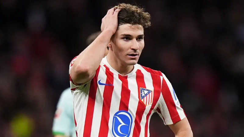 ប្រធាន Atletico Madrid ផ្ញើសាររឹងមាំទៅ Barcelona ចំពោះពាក្យចចាមអារ៉ាមផ្ទេរ Julian Alvarez