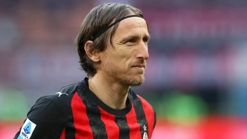 AC Milan ត្រៀមប្រើជម្រើសបន្តកុងត្រា Luka Modrić ប៉ុន្តែម្ចាស់ Ballon d’Or រូបនេះ នឹងរង់ចាំដល់ចប់រដូវកាល មុនសម្រេចចិត្តពីអនាគត