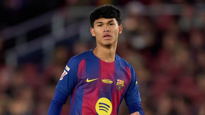 ប្រធានក្លិប FC Barcelona គឺ Joan Laporta បានបង្ហាញការខឹងសម្បារយ៉ាងខ្លាំង បន្ទាប់ពីកីឡាករវ័យក្មេង Dro Fernandez បានផ្លាស់ពី Barcelona ទៅកាន់ Paris Saint-Germain ក្នុងកិច្ចព្រមព្រៀងប្រមាណ €8 លាន