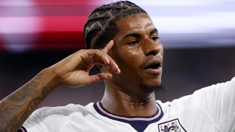 វីរៈបុរស John Barnes ព្រមាន Marcus Rashford កុំប្រើព្រឹត្តិការណ៍ World Cup ដើម្បីផ្សព្វផ្សាយខ្លួនរកក្លិបថ្មី