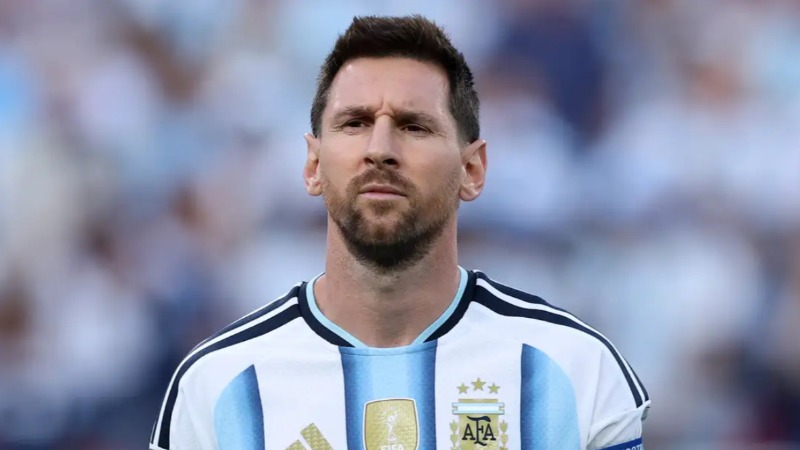 ក្រុមអាហ្សង់ទីន ឈរការពារ Lionel Messi ជុំវិញព័ត៌មានមិនពិតរឿងឪពុកបង្កើត ខណៈគ្រូបង្វឹក Lionel Scaloni បញ្ជាក់ពីភាពរឹងមាំនៃផ្ទៃក្នុងក្រុម