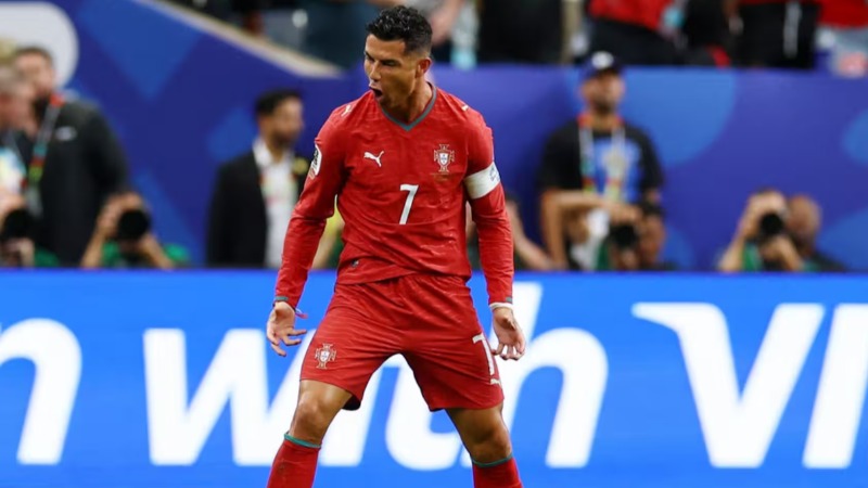 Cristiano Ronaldo ក្លាយជាកីឡាករដំបូងគេបង្អស់ដែលអាចស៊ុតបញ្ចូលទីបានក្នុងព្រឹត្តិការណ៍ World Cup ដល់ទៅ 6 ជំនាន់ផ្សេងគ្នា