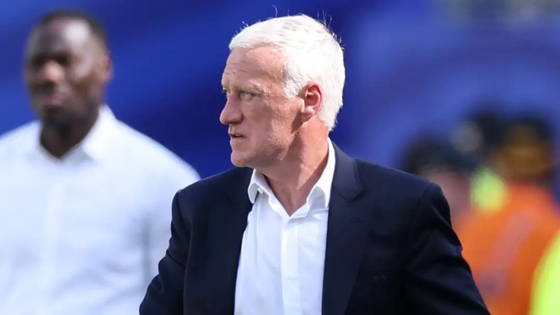 គ្រូបង្វឹកបារាំងលោក Deschamps នឹងអវត្តមានក្នុងជំនួបកាត់សេចក្តីជាមួយន័រវែស ដើម្បីហោះត្រឡប់ទៅស្រុកកំណើតវិញ ក្រោយទទួលដំណឹងថាអ្នកម្តាយបង្កើតបានទទួលមរណភាព