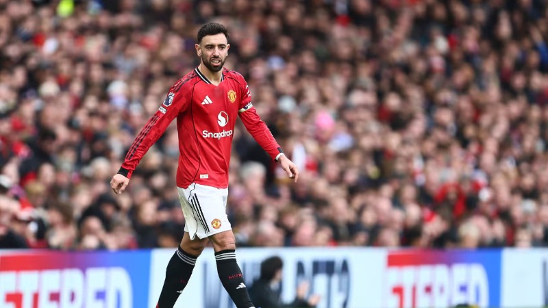 Bruno Fernandes សម្រេចចិត្តបន្តនៅក្រសោបដៃជាមួយ Man United បើទោះបីជាមានការដេញថ្លៃយ៉ាងខ្លាំងពីអារ៉ាប៊ីសាអូឌីត