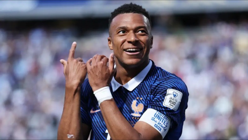 លោក Didier Deschamps ជឿជាក់ថា Kylian Mbappe កំពុងដើរលើផ្លូវសាងប្រវត្តិសាស្ត្រថ្មីជូនបារាំង (France)