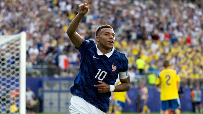 Kylian Mbappe ស៊ុត ២ គ្រាប់ម្នាក់ឯងបំបែកកំណត់ត្រា Ronaldo ជួយបារាំងឡើងវគ្គ 16 ក្រុម World Cup