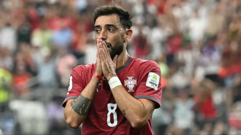 Bruno Fernandes បំបែកភាពស្ងប់ស្ងាត់ ខកចិត្ត និងអស់សង្ឃឹមខ្លាំង ក្រោយព័រទុយហ្គាល់ត្រូវធ្លាក់ចេញពី World Cup ក្រោមថ្វីជើងអេស្ប៉ាញ