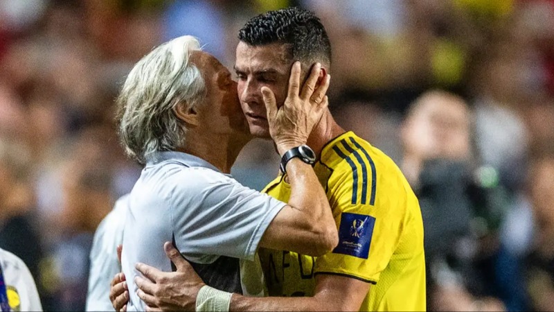 «Cristiano Ronaldo មិនដែលបង្កជាបញ្ហាឡើយ» – គ្រូបង្វឹកថ្មីព័រទុយហ្គាល់ លោក Jorge Jesus បញ្ជាក់ថា CR7 ស្ថិតក្នុងគម្រោងរបស់លោក ក្រោយជោគជ័យជាមួយគ្នានៅ Al-Nassr