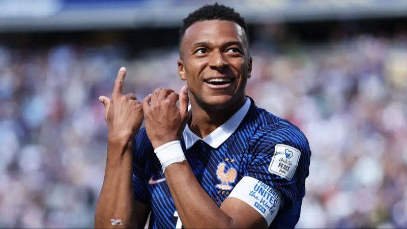 Didier Deschamps ធានាថា Kylian Mbappe មានកាយសម្បទាល្អ និងត្រៀមខ្លួនរួចជាស្រេចសម្រាប់ការប្រកួតទល់នឹង Spain ទោះបីជាមានការបារម្ភរឿងរបួសកជើងកាលពីប្រកួតមុនក៏ដោយ