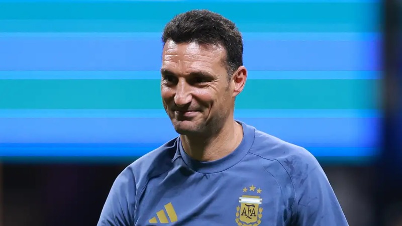 លោក Lionel Scaloni បង្ហាញក្តីរំភើបជាខ្លាំង និងលើកសរសើរស្មារតីជាបងប្អូនដែលមិនចេះបោះបង់របស់ក្រុមកីឡាករអាហ្សង់ទីន