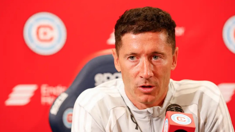Robert Lewandowski ត្រូវអាក់ខានការបង្ហាញខ្លួនដំបូងក្នុងលីគ MLS ទល់នឹង Thomas Muller របស់ Vancouver Whitecaps ក្រោយការប្រកួតត្រូវពន្យារពេល