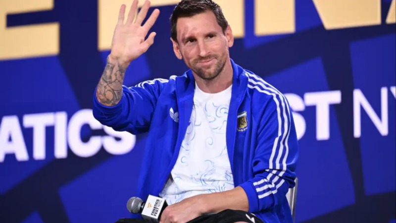 Tom Brady សួរ Lionel Messi ចំៗពីរឿងរូបថតងូតទឹកឱ្យ Lamine Yamal កាលនៅជាទារក មុនពេលវគ្គផ្តាច់ព្រ័ត្រ World Cup ចូលមកដល់