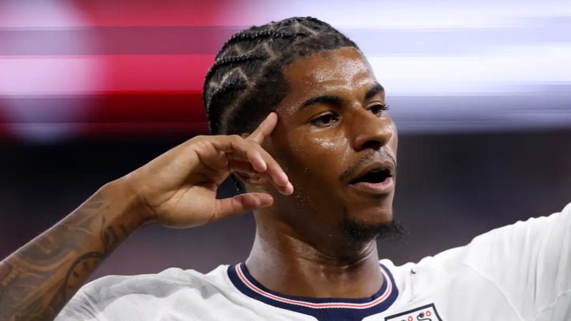 Manchester United បើកផ្លូវឲ្យ Marcus Rashford អាចនឹងបន្តនៅ Old Trafford សារជាថ្មី ខណៈលោក Michael Carrick កំពុងពិចារណាបញ្ចូលរូបគេក្នុងក្រុមឡើងវិញ